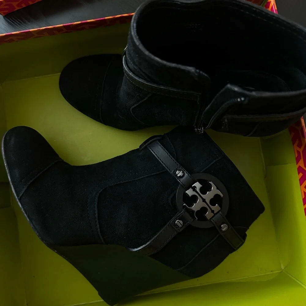 Tory Burch Aaden Wedge Booties – Black Suede – Size 8.5 – With Box - Picture 2 of 7